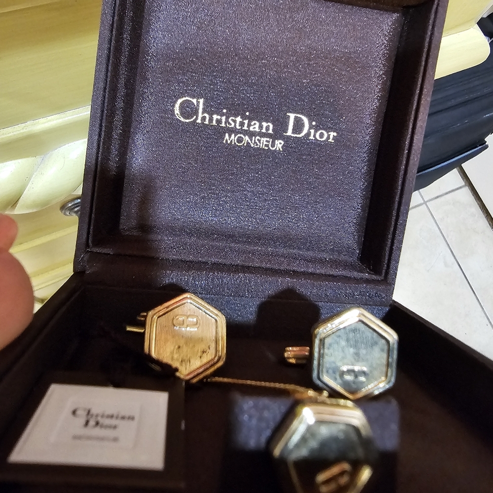 EUC Christian Dior cufflinks set - Picture 4 of 5
